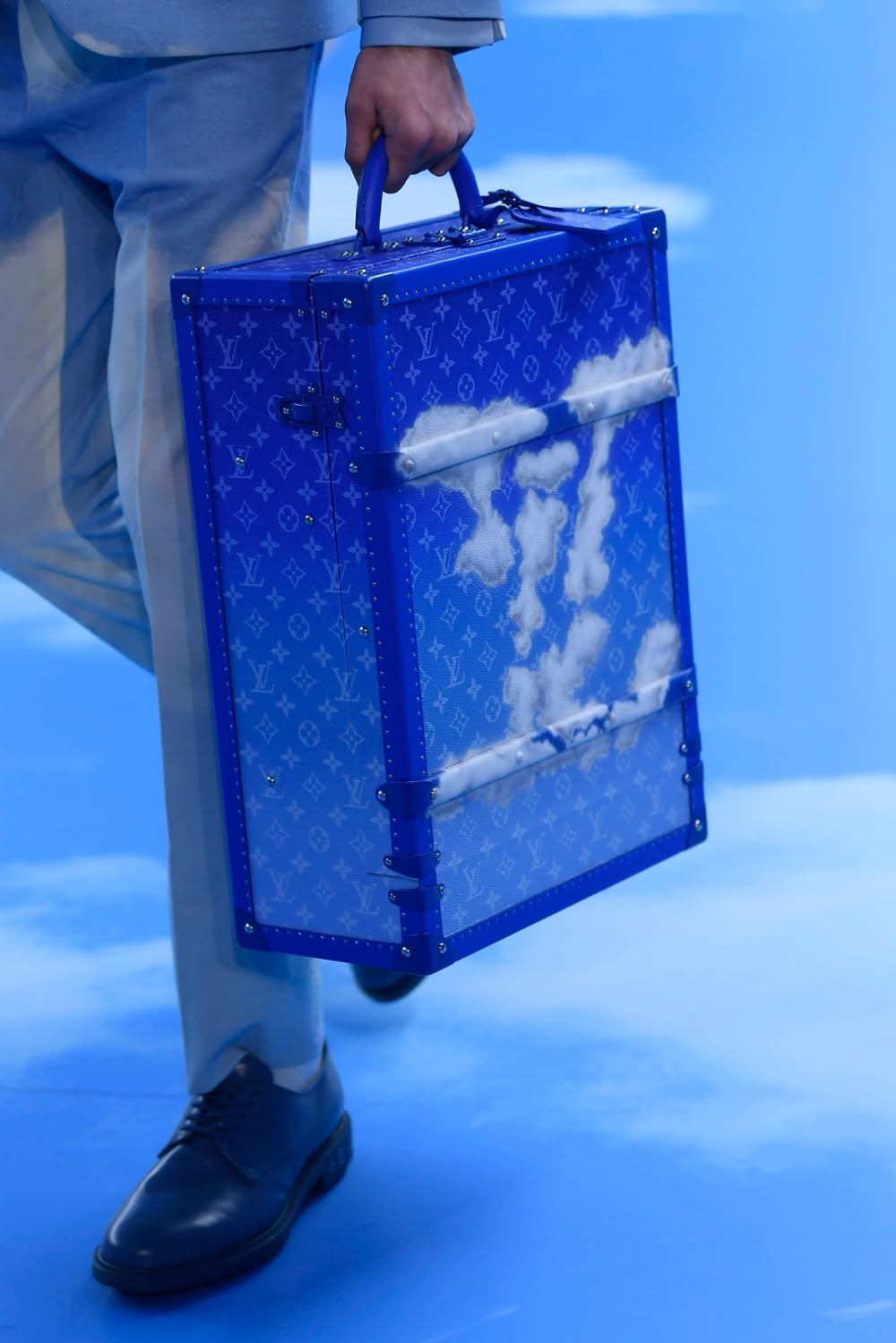 顶级奢侈品集团:以 AI 担任“品牌检察官”,在去中心化传播中守住奢侈品格调